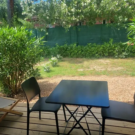 Fiori Di Cala Rossa: Beachfront Studio With Pool Access Lecci